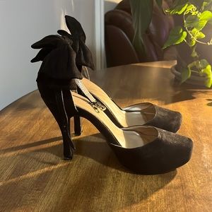 Black heels with bow